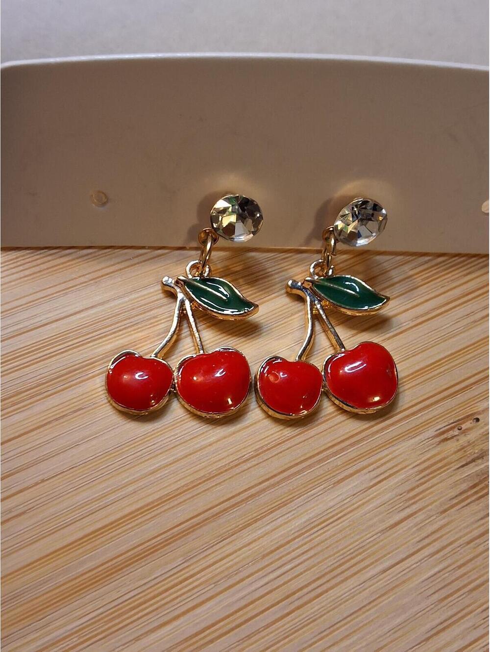 CHERRY POST AND DANGLE EARRING GOLD FASHION 1